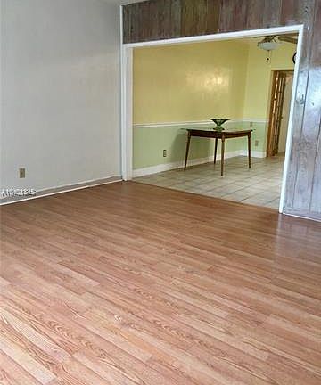 2nd image of 320 Columbus Pkwy #1-2