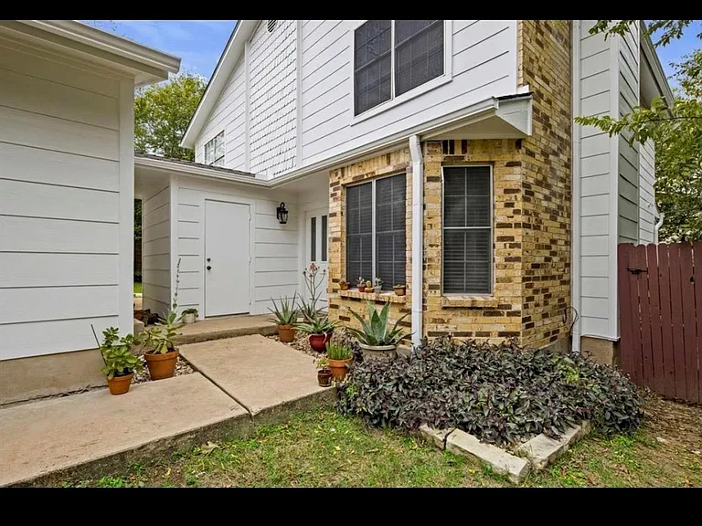 2102A Kenneth Ave #A — Photo 2