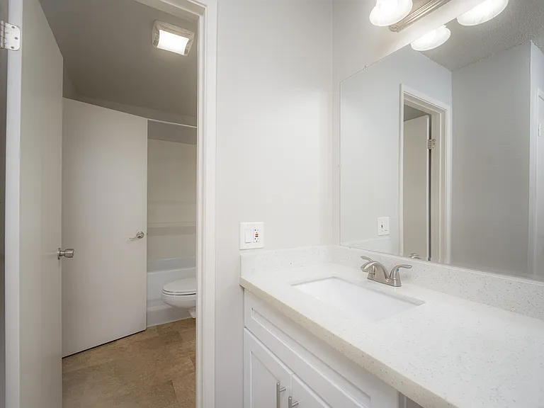 BW 2BD 1bath BW 2BD 1bath