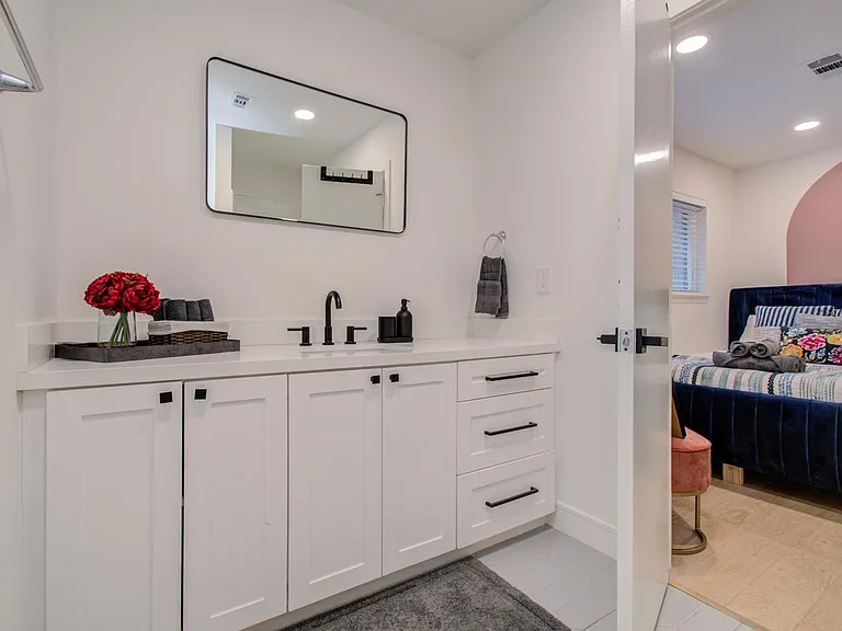 9219 Kempwood Dr — Photo 5