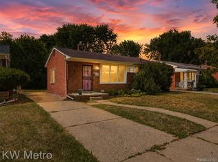 22011 Whitmore St, Oak Park, MI 48237