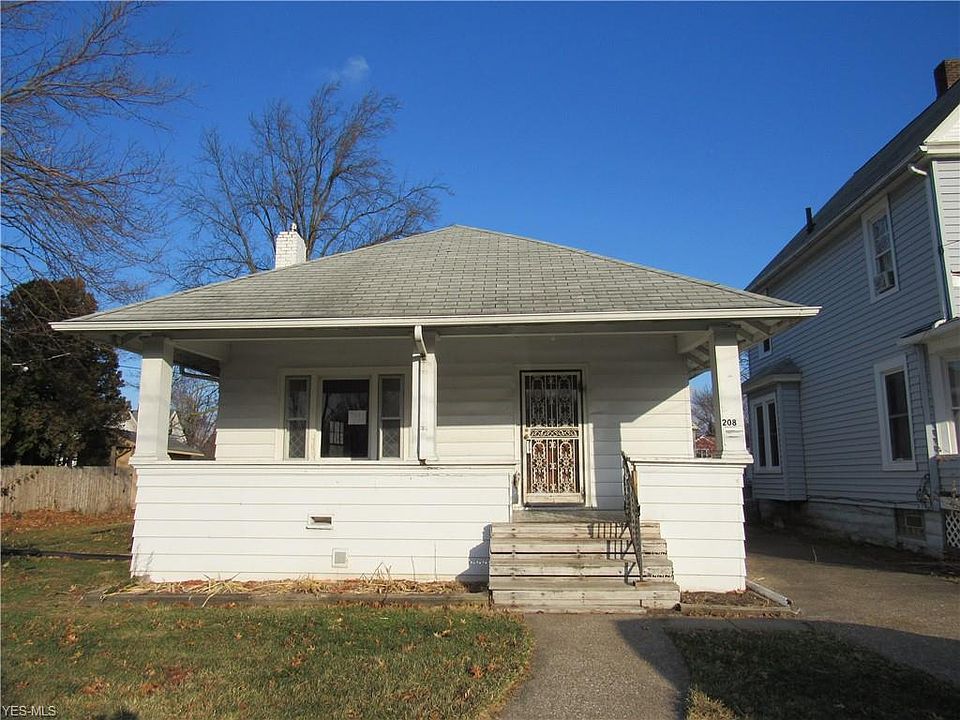1st image of 208 W 27th St