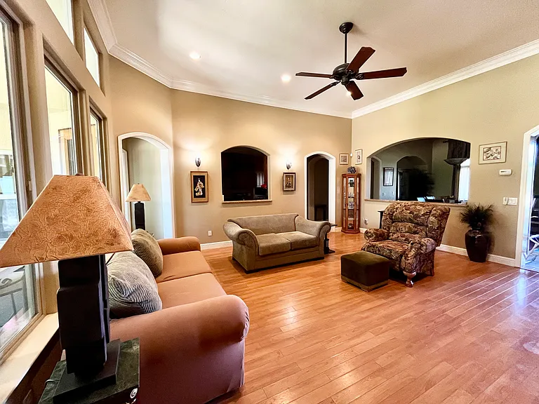 4709 W Harold Ave — Photo 2