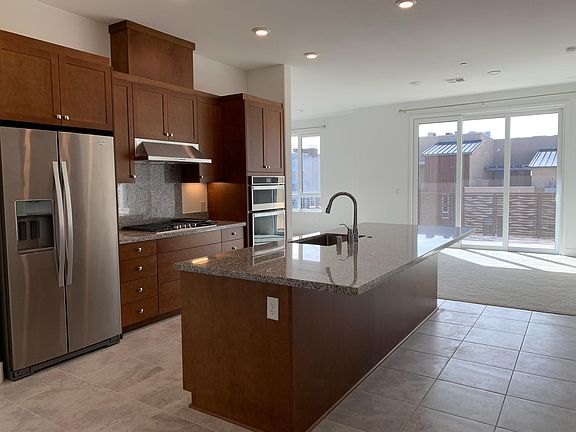 Fully equipped kitchen with brand new appliances