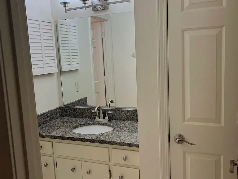 2905 Burch Ave #7 — Photo 39