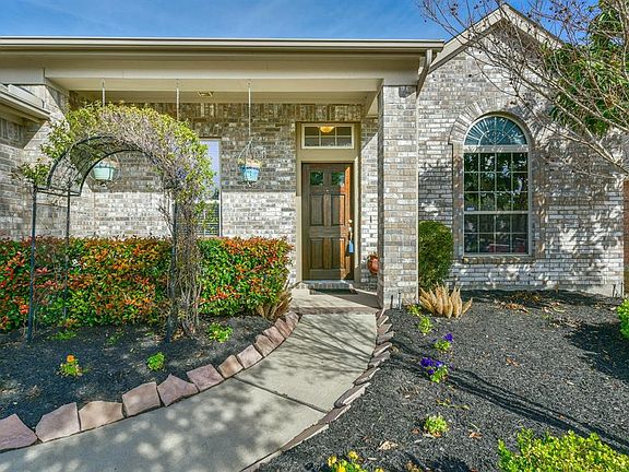 2nd image of 17218 Pine Hollow Landing Ct