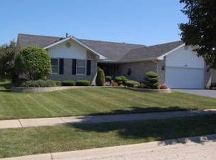 489 Governors Dr, Schaumburg, IL 60193