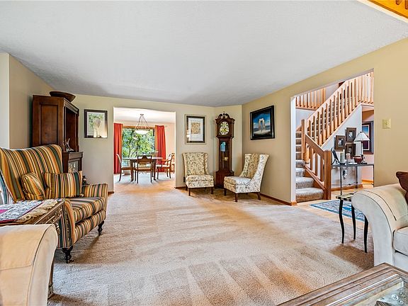 4th image of 10063 Oakridge Dr