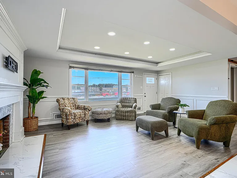520 White Oak Dr — Photo 6