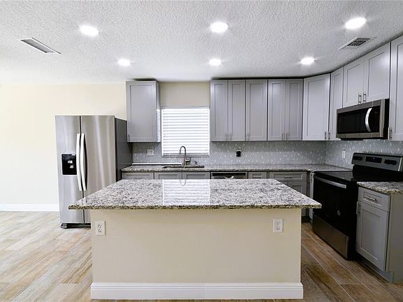 5th image of 450 Obispo Ave