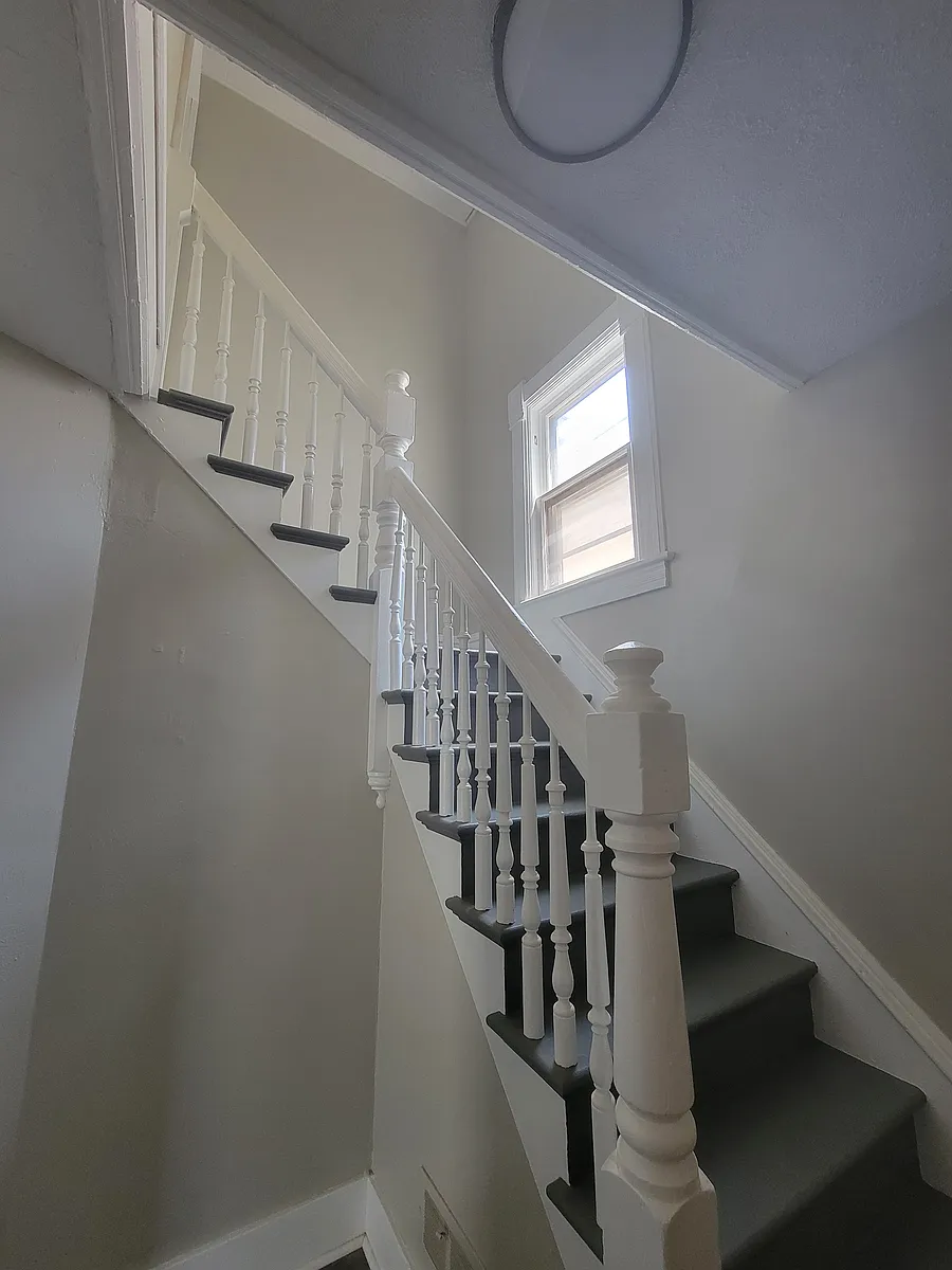 Building Photo - 516 2nd Ave S #2