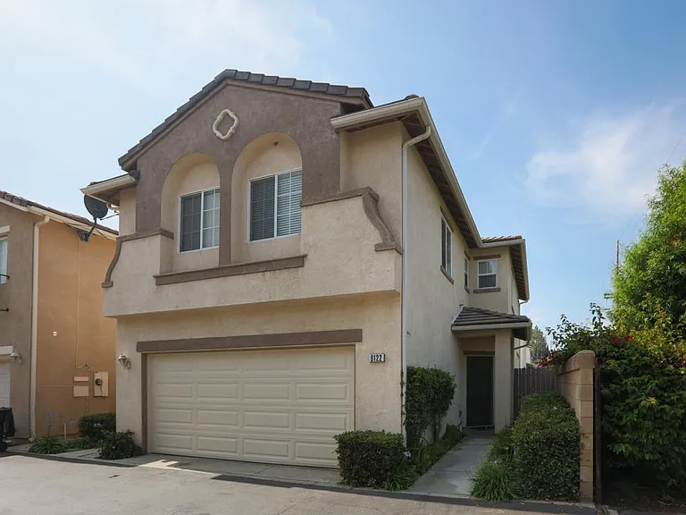 9122 Lemona Ave — Photo 1
