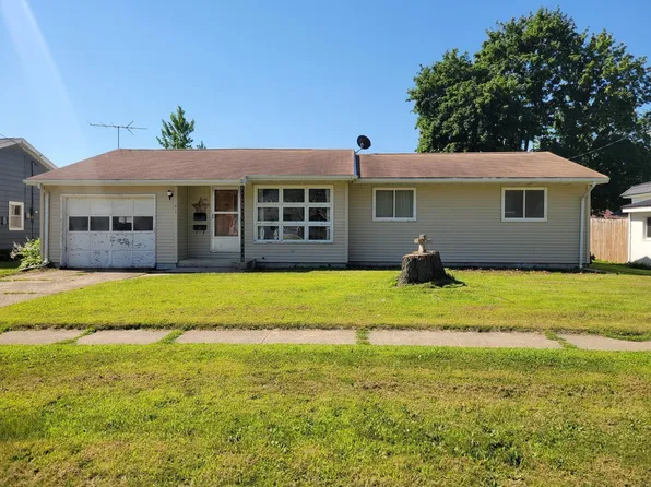 817 E Butler St, Manchester, IA 52057