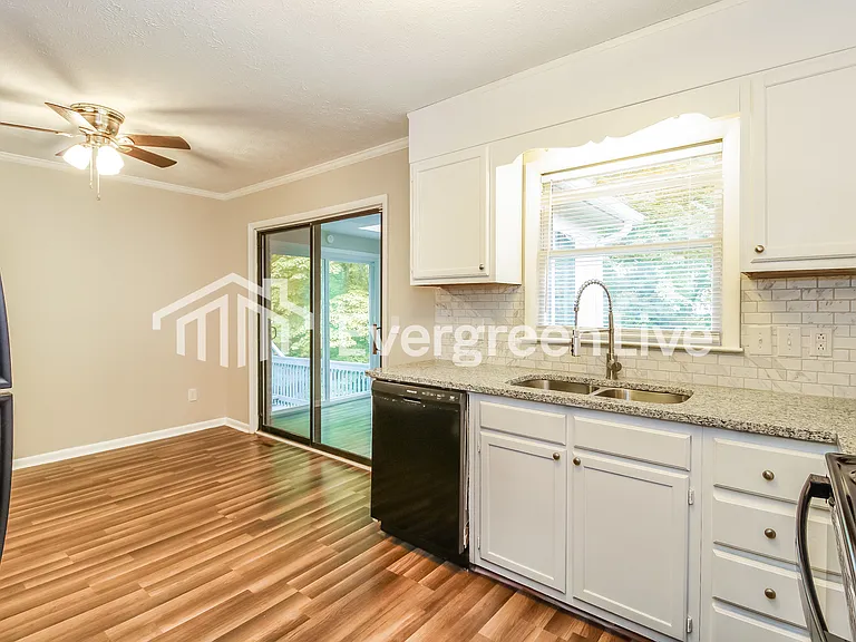 740 Motor Rd — Photo 10