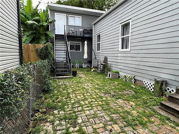 2nd image of 1916 Delachaise St #B