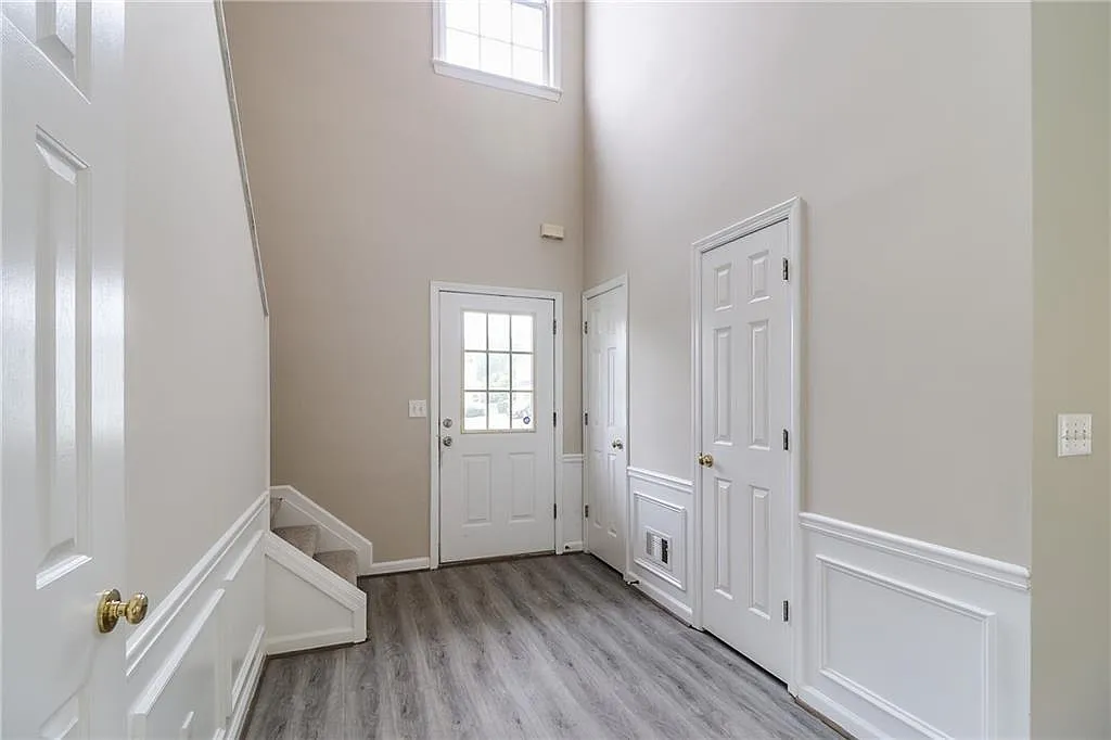 3 bed, 2.5 bath, 2091 sqft, $2,550 — Photo 2