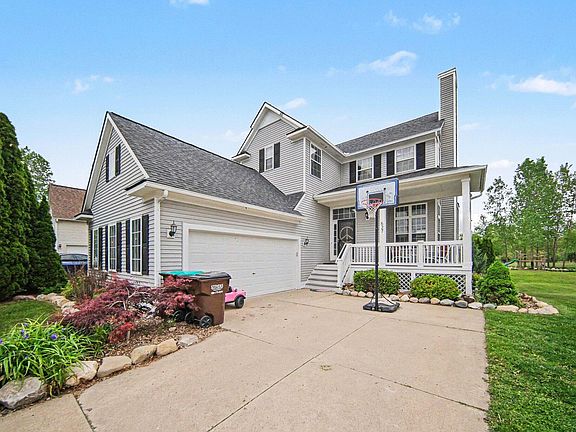 4th image of 627 Jefferson Ln