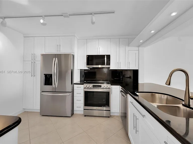 2 Grove Isle Dr #B907 — Photo 17
