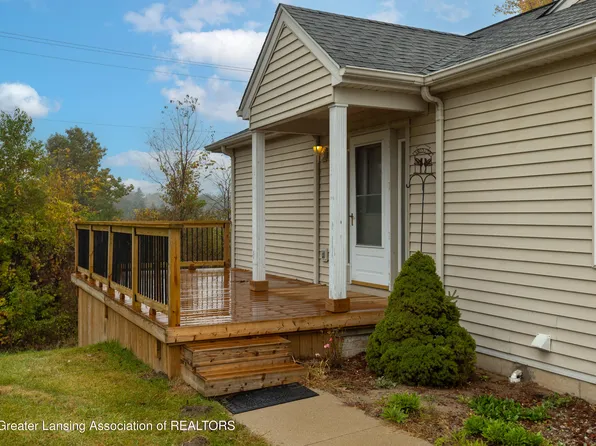465 Red Cedar Blvd, Williamston, MI 48895