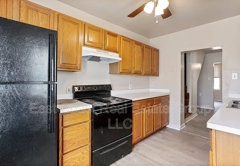 118 S Locust St — Photo 3