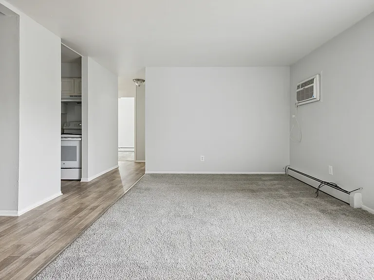 Fox Pointe Apartments — Photo 13