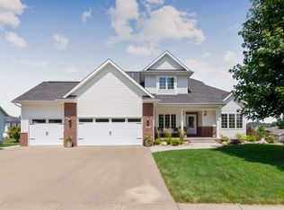 437 Wildflower Dr, Fairfax, IA 52228