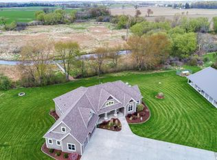 N88W38788 Mapleton Rd, Oconomowoc, WI 53066