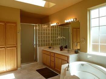 3rd image of 18 Wildwood Dr