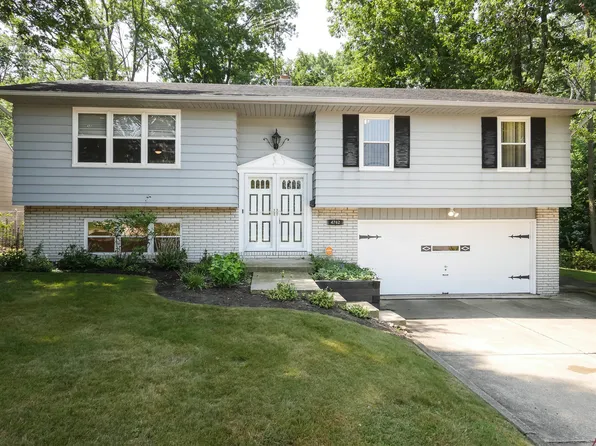 4762 W Farnhurst Rd, Cleveland, OH 44124