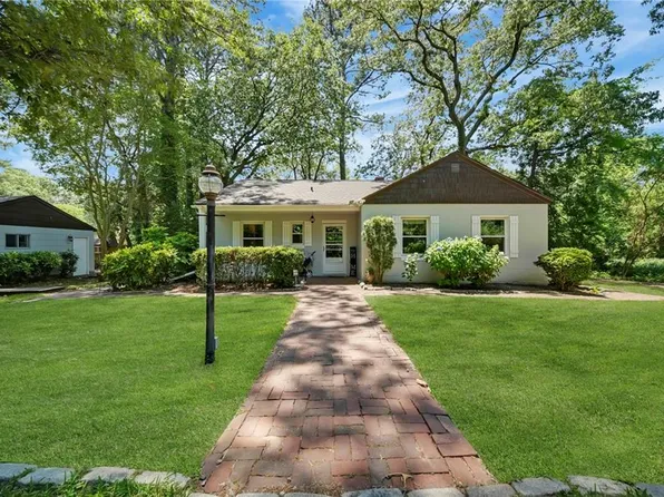 222 Sparrow Rd, Chesapeake, VA 23325