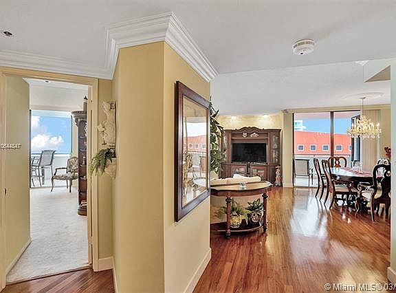 5th image of 1581 Brickell Ave #105