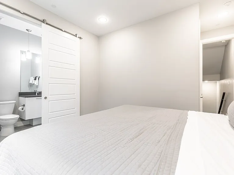 1112 Galveston Ave #4 — Photo 11