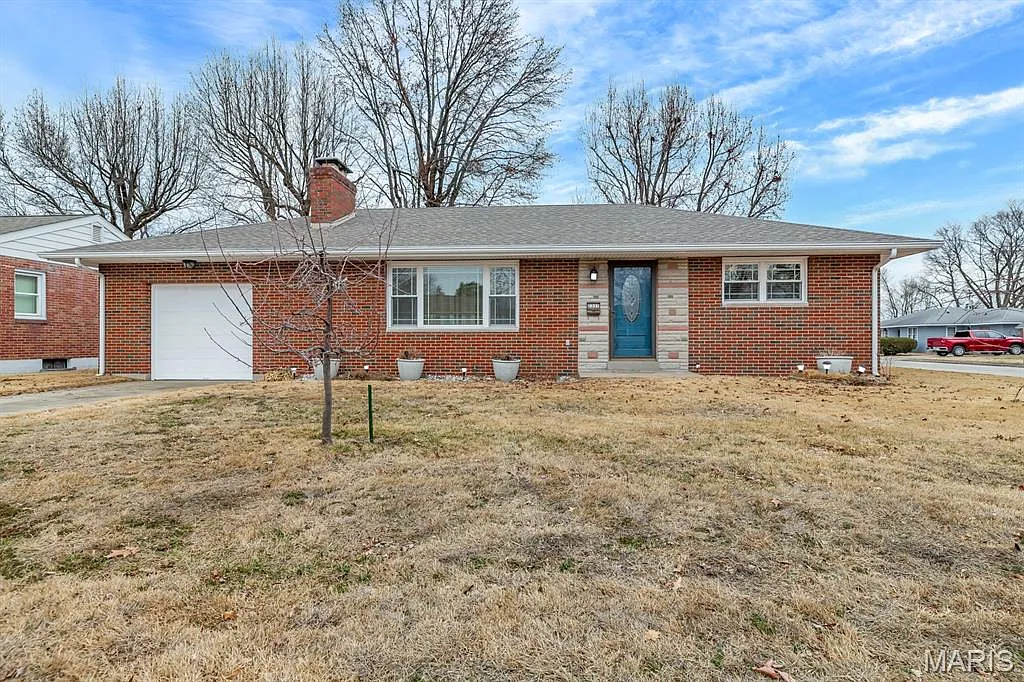 2337 Gary Ave photo 1