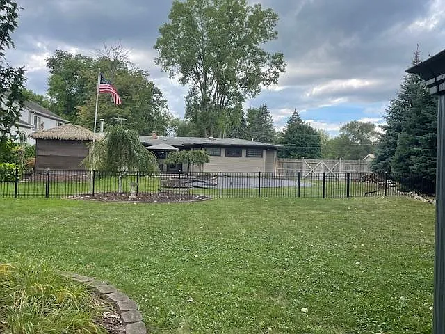 1075 Lalond Ave — Photo 32