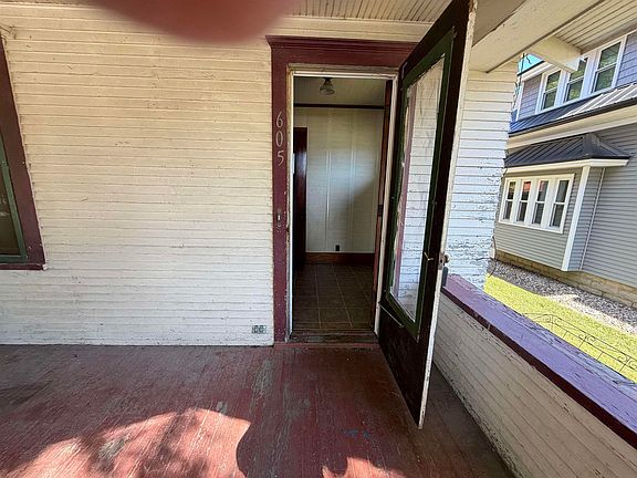 5th image of 605 E 4th St