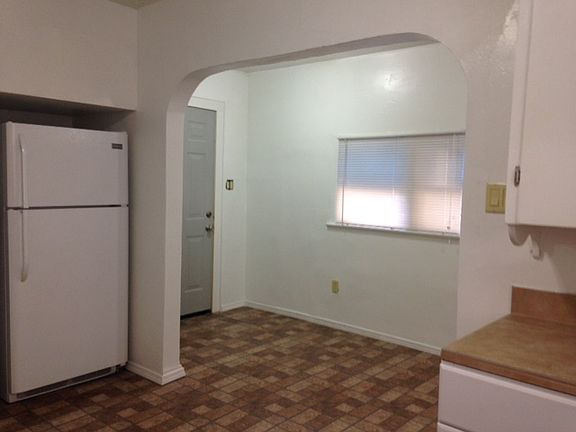 laundry area with hookups