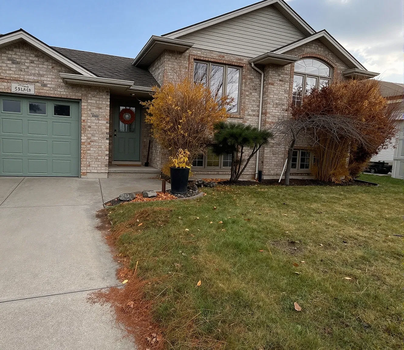 3 bed, 1.5 bath, $2,950 — Photo 1