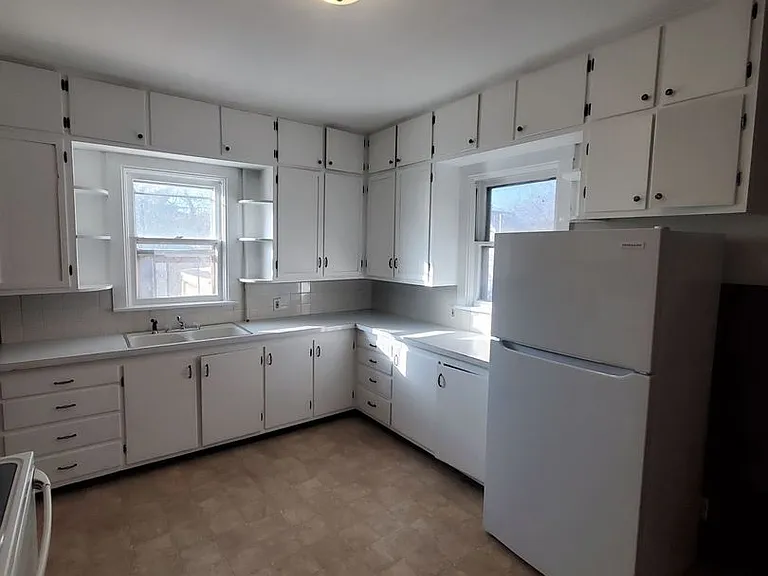 6118 25th Ave. (Duplex) — Photo 9