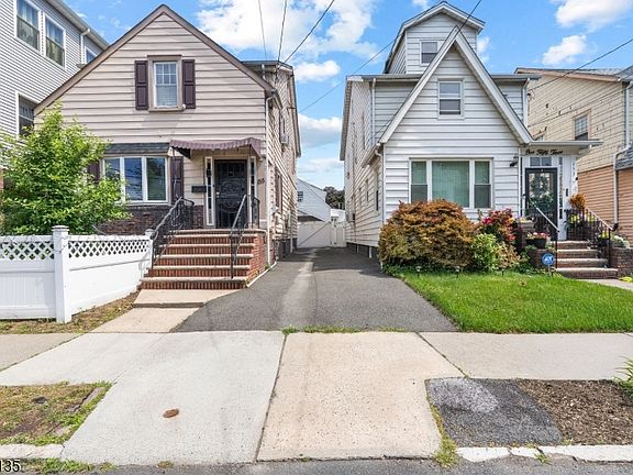 3rd image of 155 Ivy St