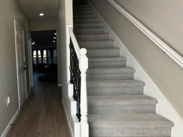 Hollyglen Dr — Photo 16