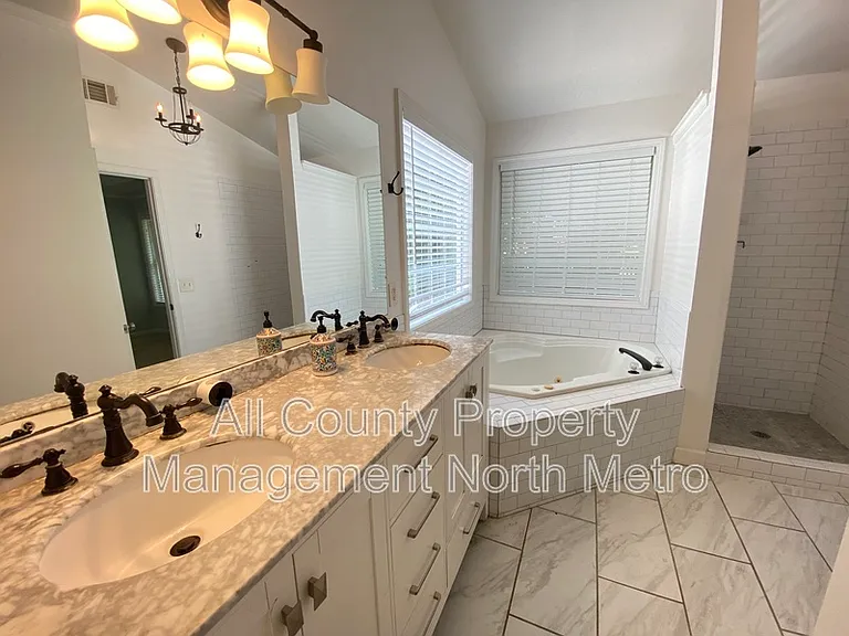 10915 Kimball Crest Dr — Photo 11