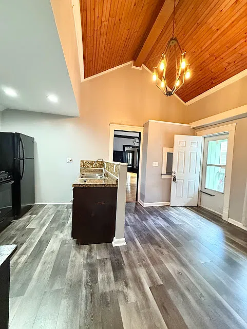 2 bed, 1211 sqft, $1,620 — Photo 3
