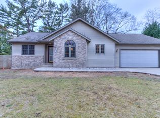 975 Glenwood Ave, Muskegon, MI 49445