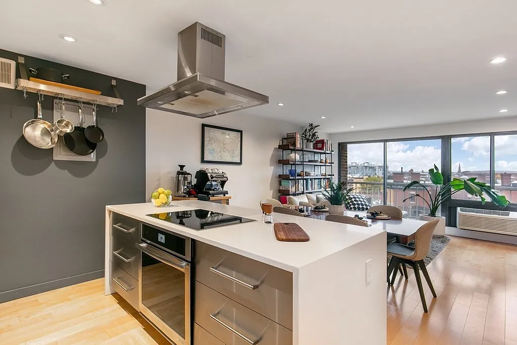 2 bed, 890 sqft, $3,600 — Photo 1
