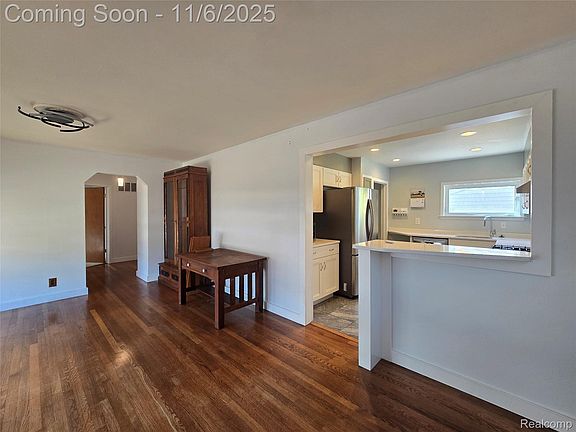 4th image of 629 N Campbell Rd