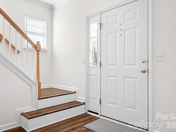 5th image of 10115 Glencrest Dr