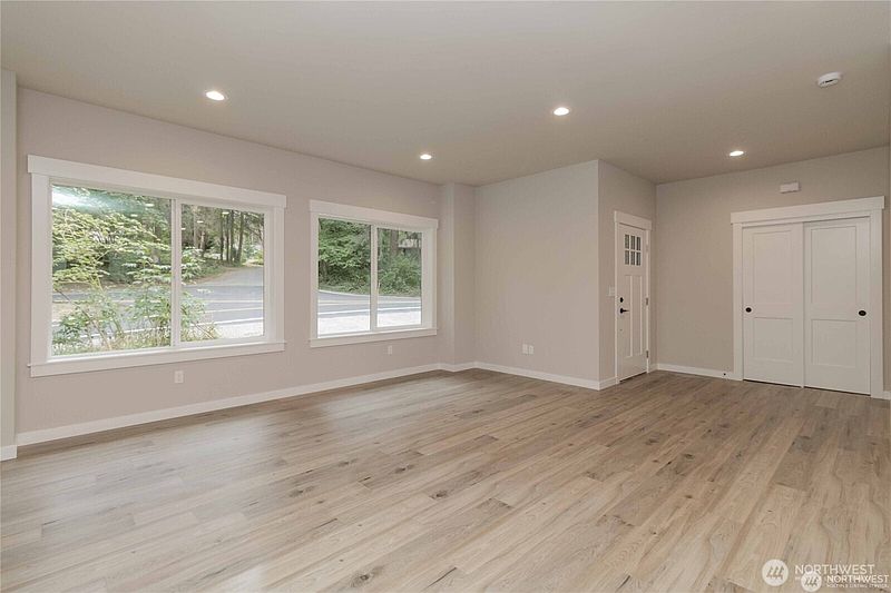 4th image of 21649 Clear Lake Boulevard SE