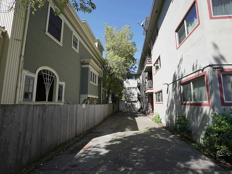 2732 Benvenue Ave — Photo 3