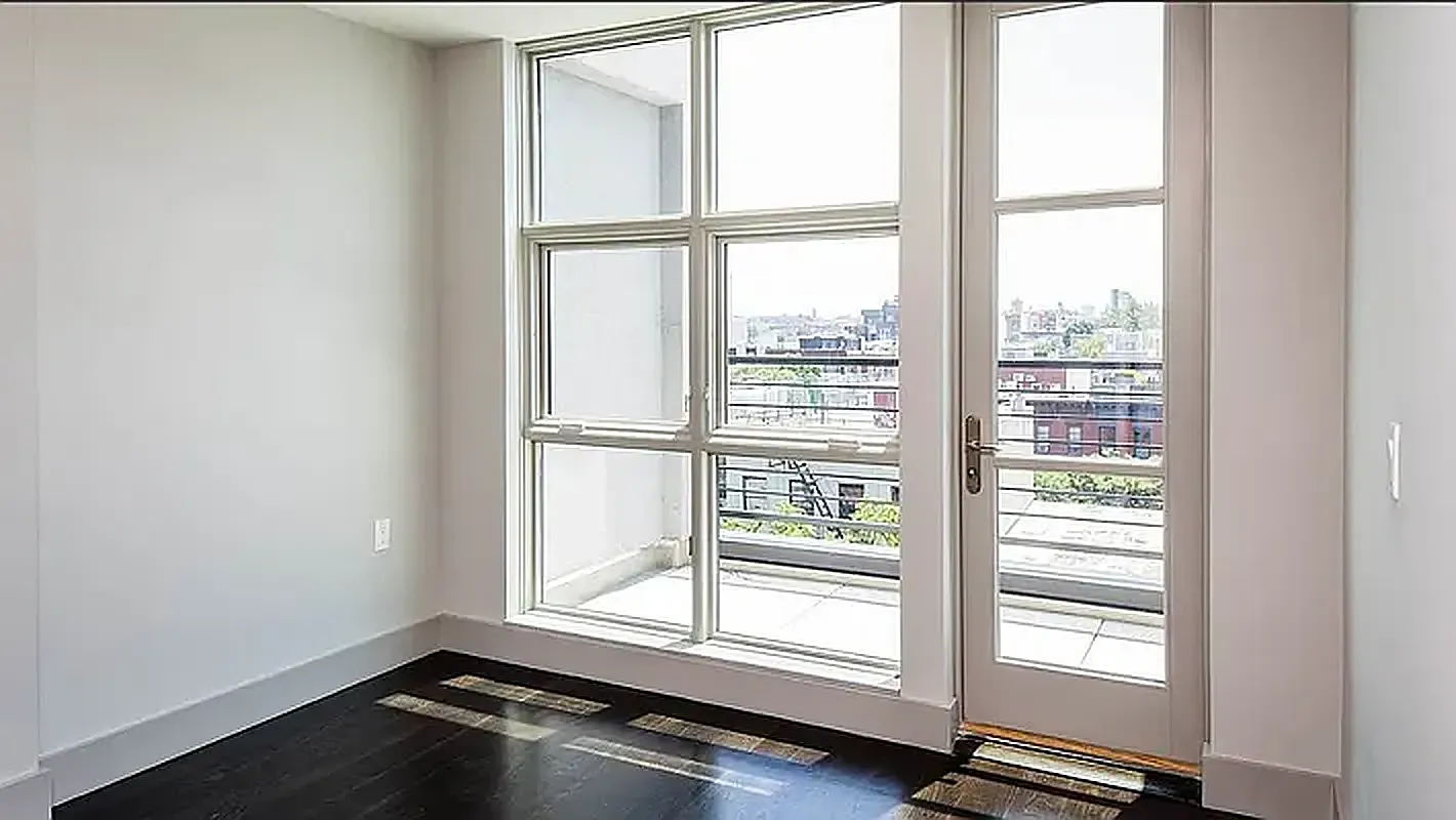 56 Box St — Photo 4