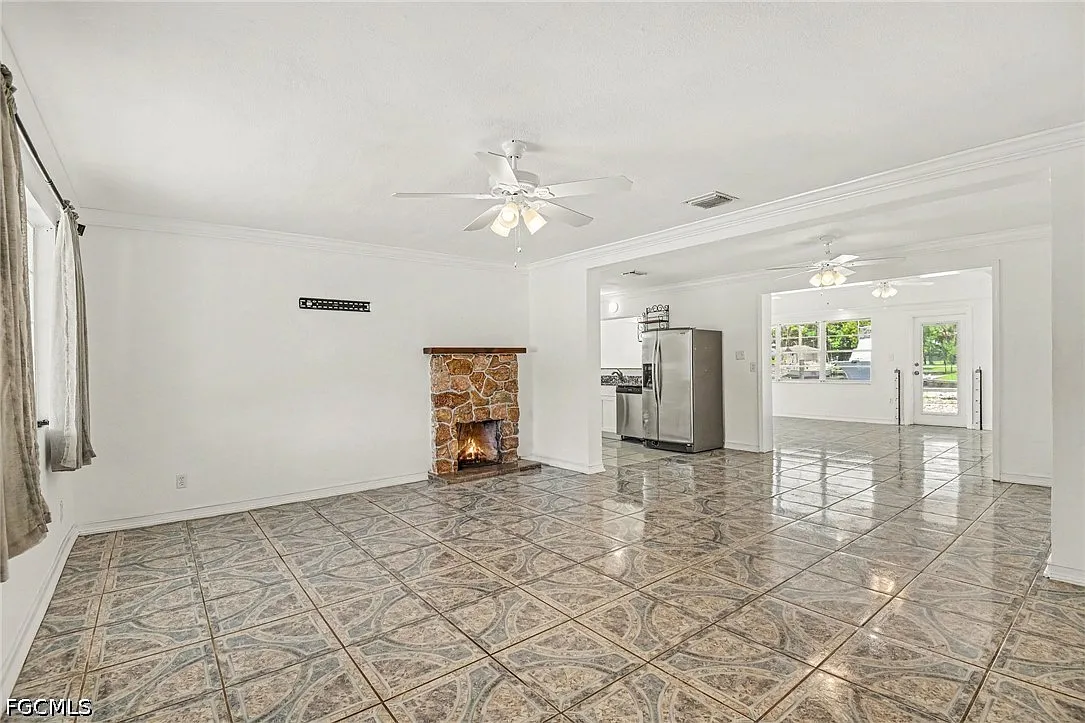3 bed, 2.0 bath, 1644 sqft, $2,000 — Photo 3